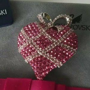 SWAROVSKI  WRAPPED IN LOVE PINK HEART Brooch